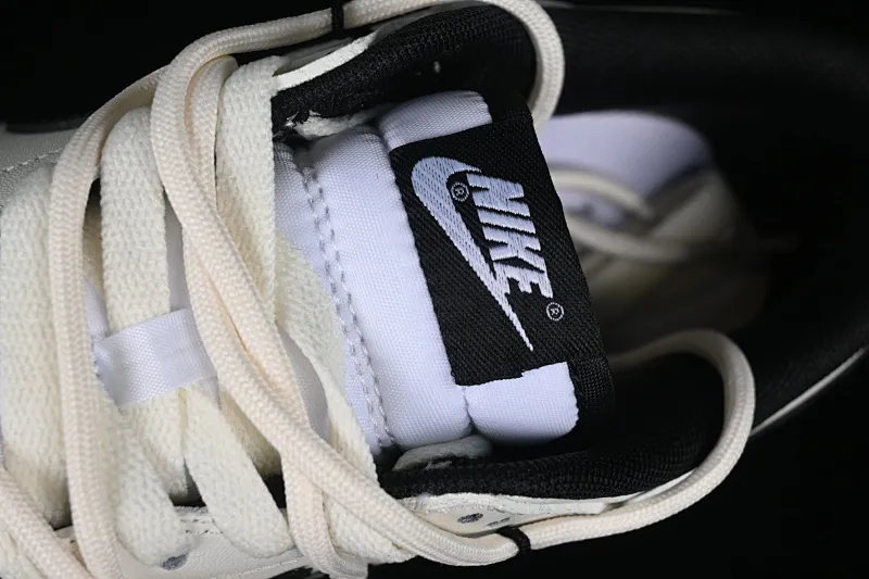 All Categories Nk SB Dunk Series Nk SB Dunk Low Low-top sneakers Nk Dunk Retro Saml Panda Prank Black and white retro style SB strap low-top casual sneakers DD1391-100